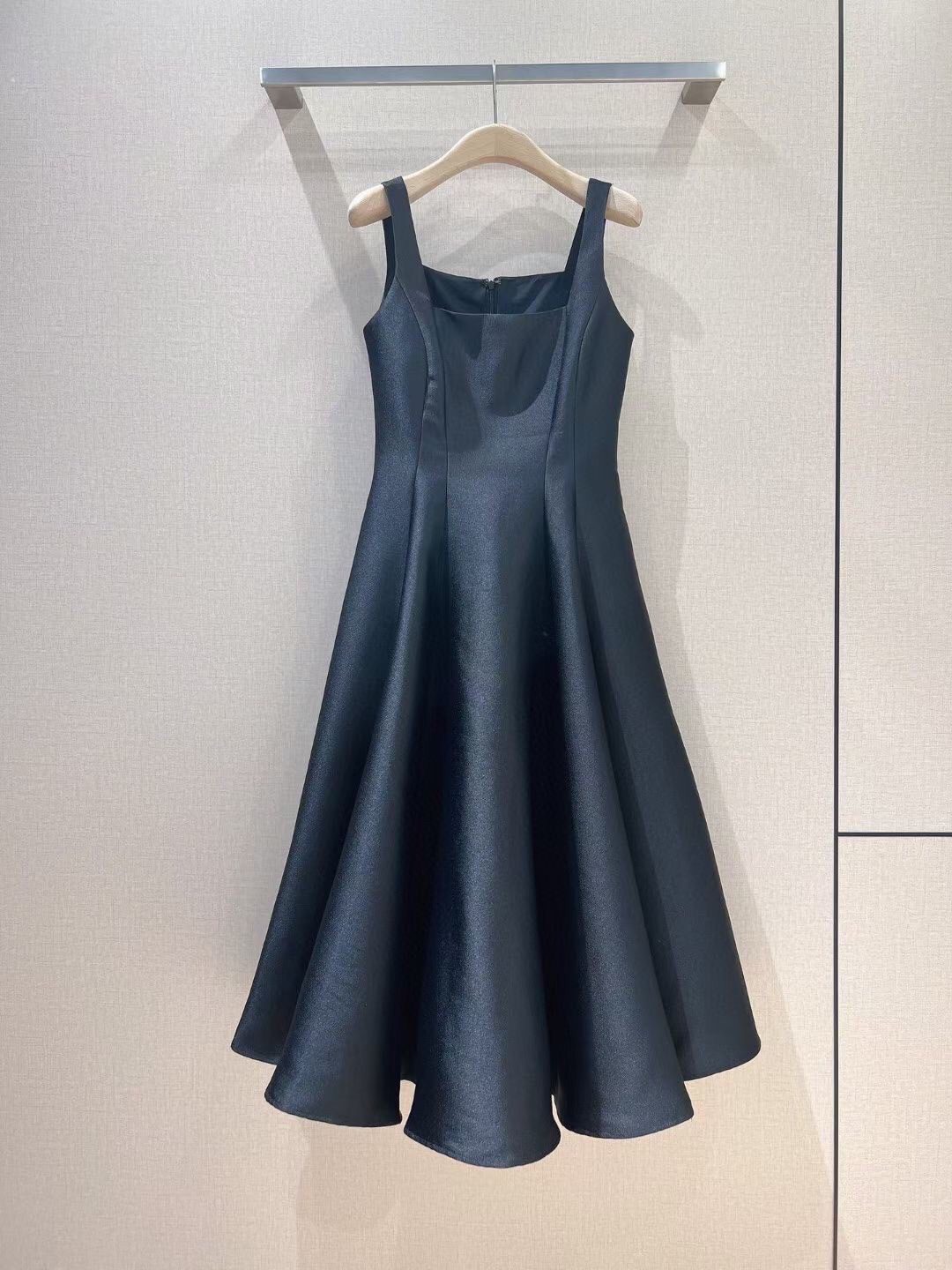Black Dress เดรสยาวซิปหลังเข้ารูป